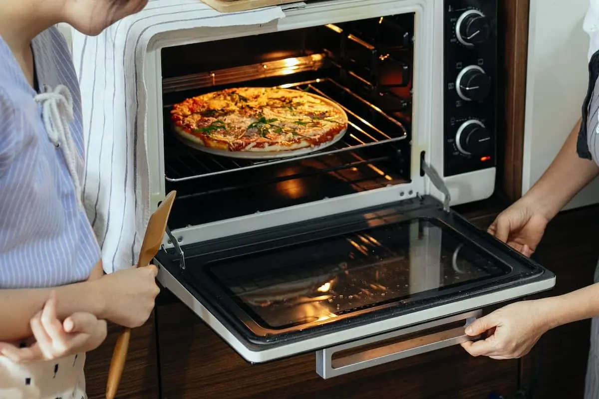 Crispy and Delicious: How to Heat Up Pizza in a Toaster Oven