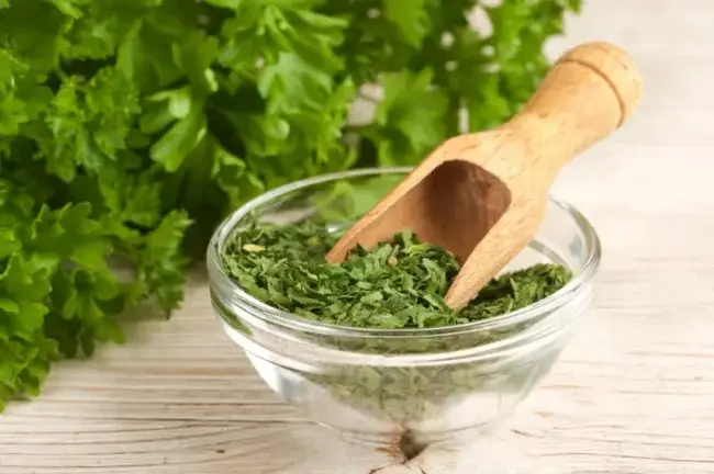 Preserving Freshness: A Guide to Oven Drying Parsley